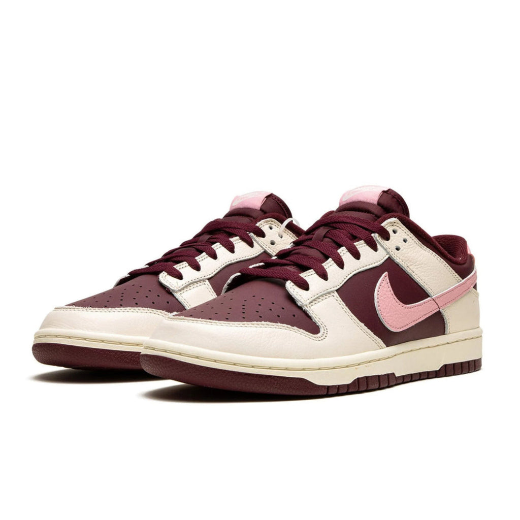 Nike Dunk Low "Valentine's Day"
